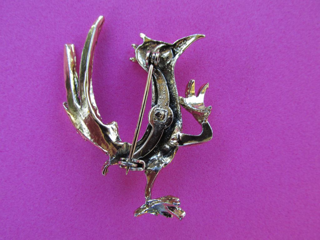 Vintage Road Runner Gold Tone Brooch Pin With Faux Turquoise Eye Vintage Road Runner Gold Tone Brooch Pin With Faux Turquoise Eye