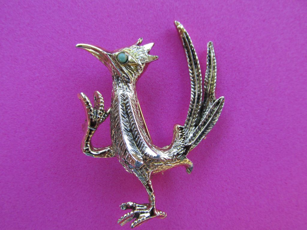 Vintage Road Runner Gold Tone Brooch Pin With Faux Turquoise Eye Vintage Road Runner Gold Tone Brooch Pin With Faux Turquoise Eye