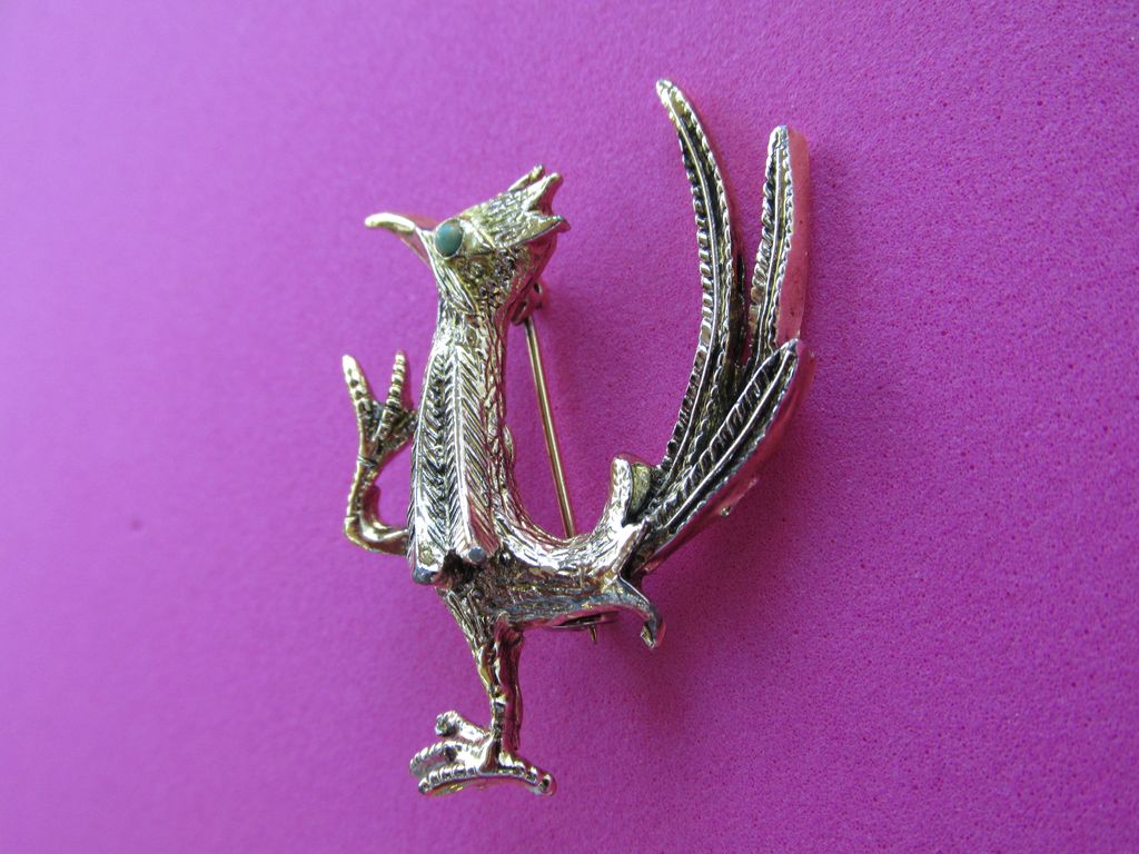 Vintage Road Runner Gold Tone Brooch Pin With Faux Turquoise Eye Vintage Road Runner Gold Tone Brooch Pin With Faux Turquoise Eye