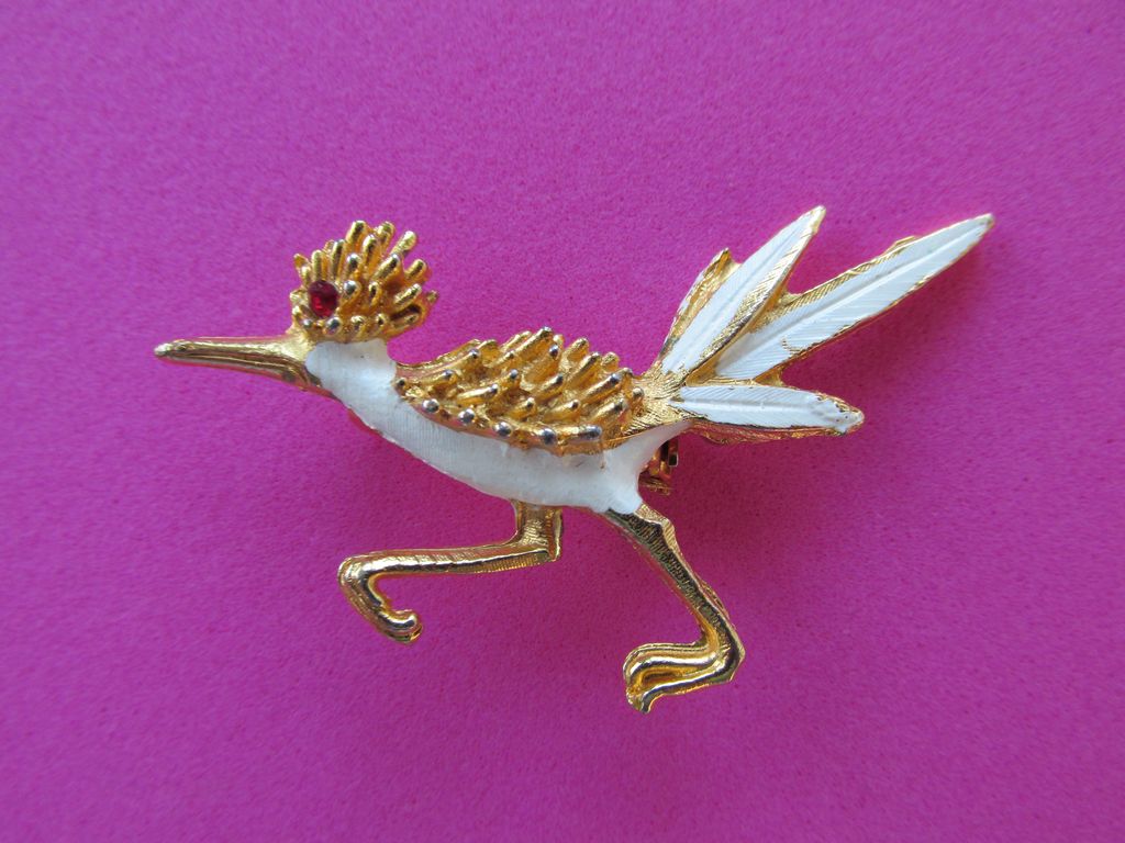 Vintage White Enamel Gold Tone Road Runner Brooch with Ruby Rhinestone Vintage White Enamel Gold Tone Road Runner Brooch with Ruby Rhinestone