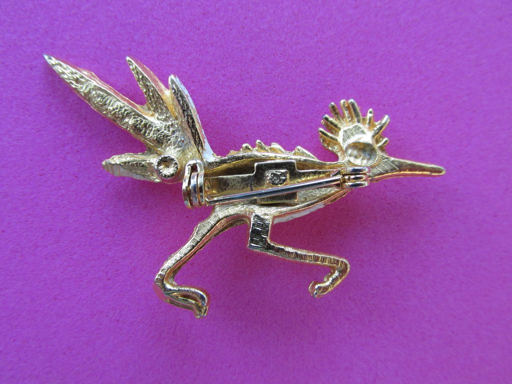 Vintage White Enamel Gold Tone Road Runner Brooch with Ruby Rhinestone Vintage White Enamel Gold Tone Road Runner Brooch with Ruby Rhinestone