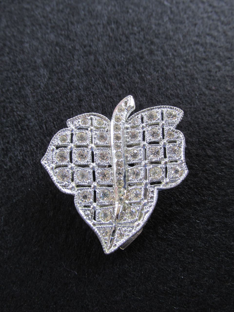 Sparkling Clear Rhinestone Leaf Dress or Fur Clips Sparkling Clear Rhinestone Leaf Dress or Fur Clips