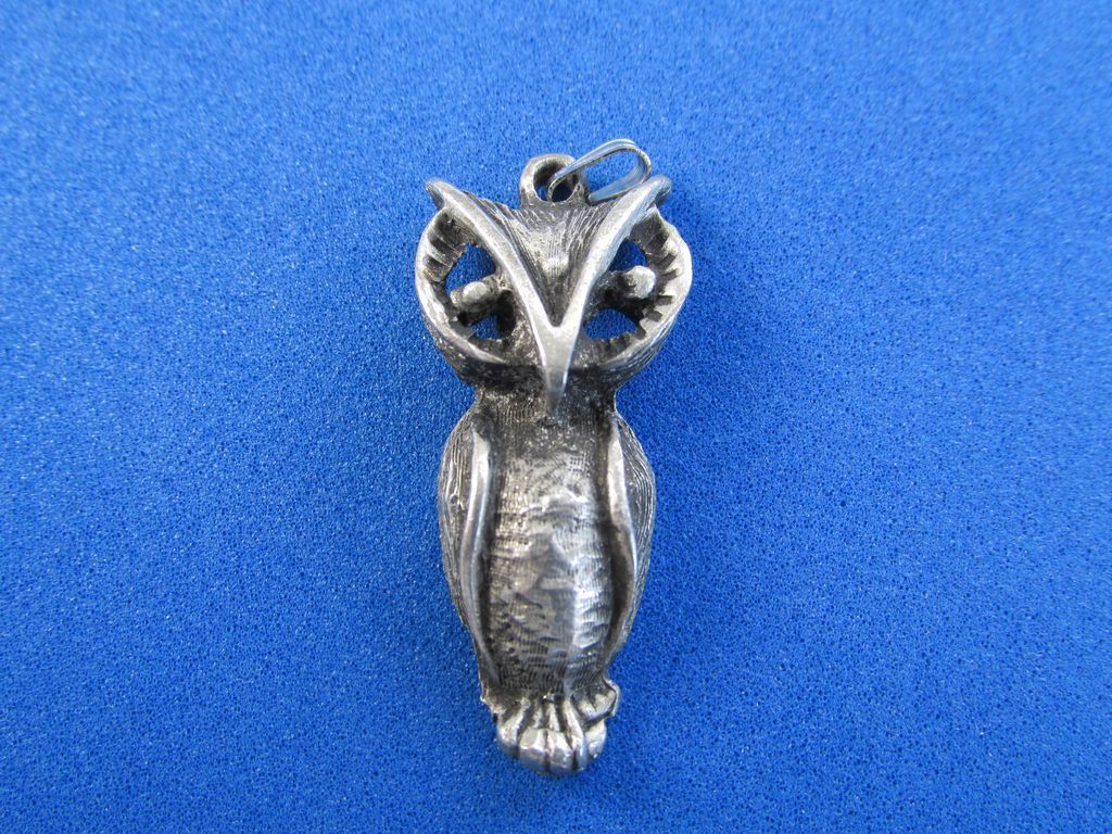 Vintage Owl Pendant Silvertone Vintage Owl Pendant Silvertone
