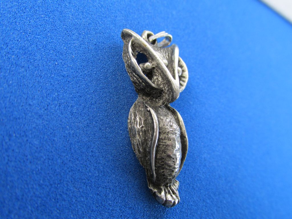 Vintage Owl Pendant Silvertone Vintage Owl Pendant Silvertone