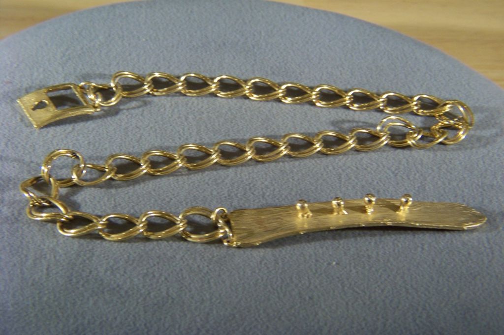 Vintage yellow gold tone bold etch curb link chain belt Vintage yellow gold tone bold etch curb link chain belt