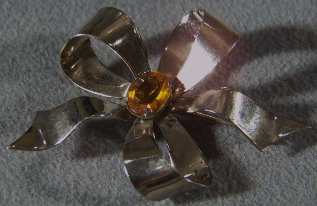 Vintage Art Deco-Style Sterling Silver Citrine Dimensional Bow Bold Pin Brooch Vintage Art Deco-Style Sterling Silver Citrine Dimensional Bow Bold Pin Brooch