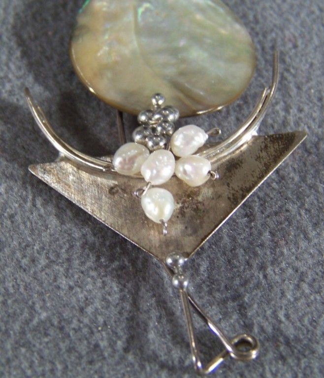 Vintage Sterling Silver Cultured Pearl Bold Pin Brooch Vintage Sterling Silver Cultured Pearl Bold Pin Brooch