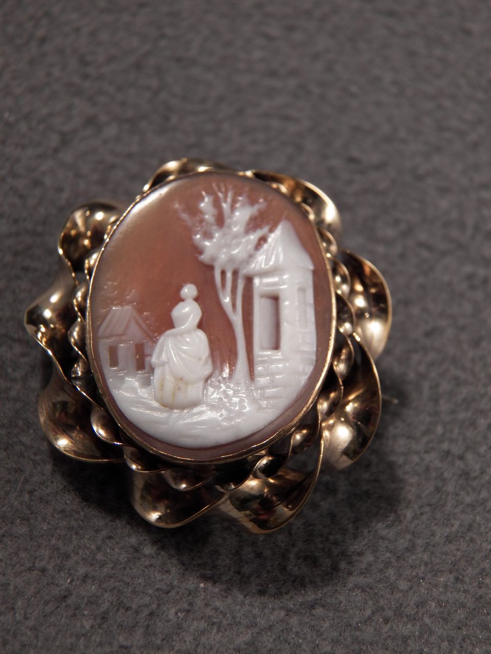 Vintage 12 K Yellow Gold Filled Classic Cameo Pin Brooch Vintage 12 K Yellow Gold Filled Classic Cameo Pin Brooch