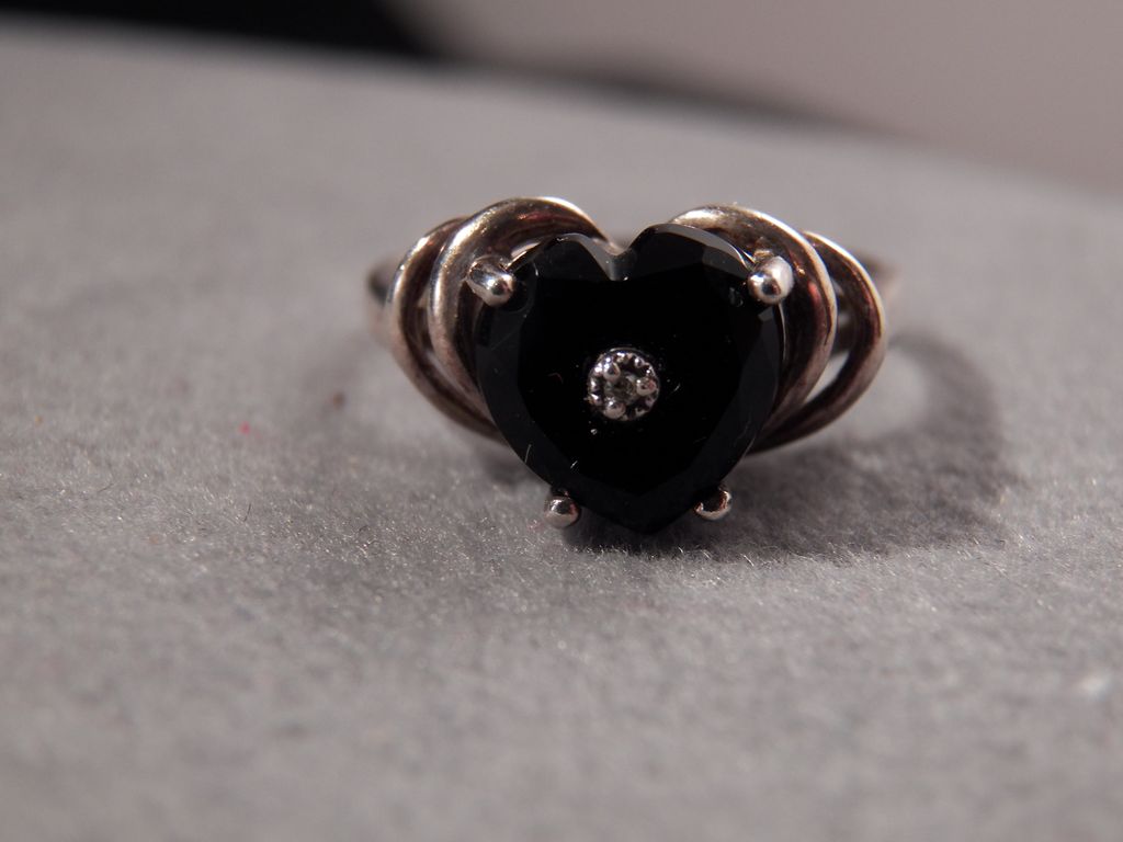 ... Sterling Silver Bold Heart Black Onyx Round Diamond Fancy Band Ring 8