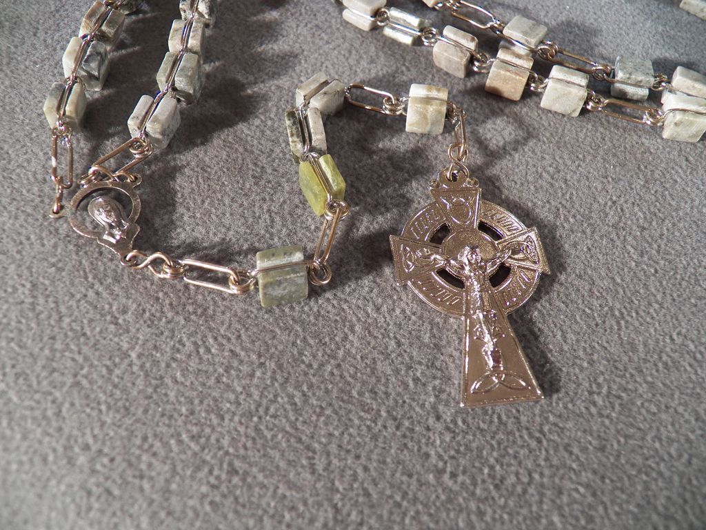 Vintage Silver Tone Unique Square Shaped Striated Green Agate Stone / Bead Cross Rosary Vintage Silver Tone Unique Square Shaped Striated Green Agate Stone / Bead Cross Rosary