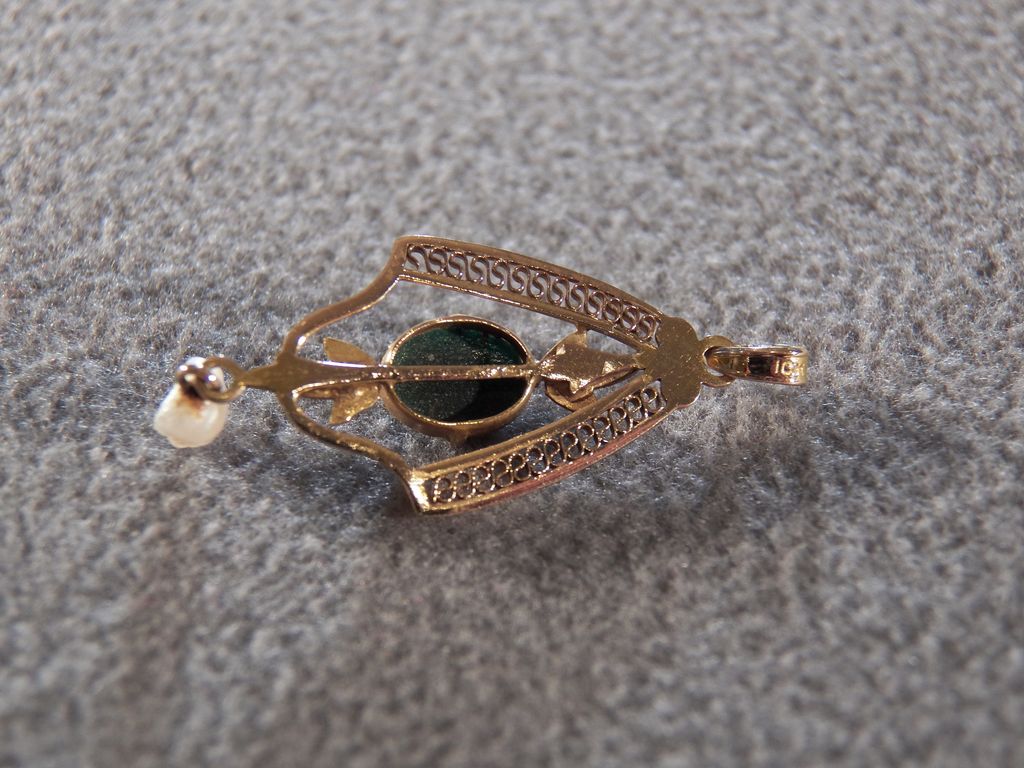 Vintage 10 K Yellow Gold Blood Stone Cultured Pearl Victorian Style Lavaliere Pendant Charm Vintage 10 K Yellow Gold Blood Stone Cultured Pearl Victorian Style Lavaliere Pendant Charm