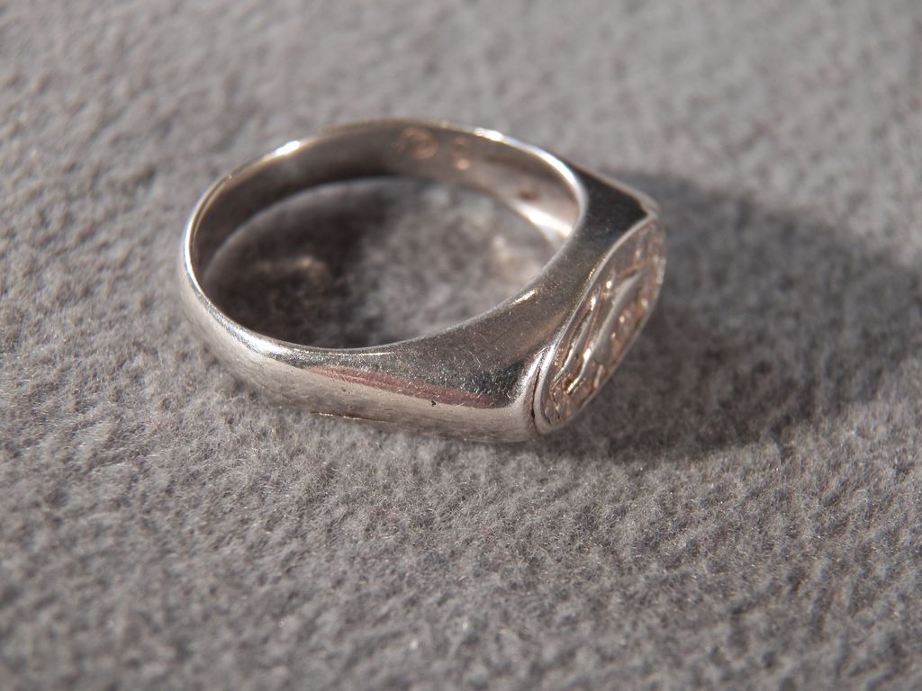 Vintage Sterling Silver Fancy Raised Relief Double Fish Design Bold Detailed Signet Style Band Ring, Size 9 Vintage Sterling Silver Fancy Raised Relief Double Fish Design Bold Detailed Signet Style Band Ring, Size 9