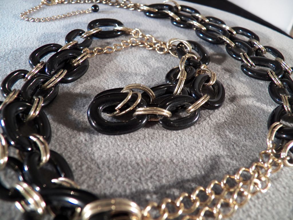 Vintage Yellow Gold Tone Jet Black Lucite Oval Link Long Necklace Chain Vintage Yellow Gold Tone Jet Black Lucite Oval Link Long Necklace Chain