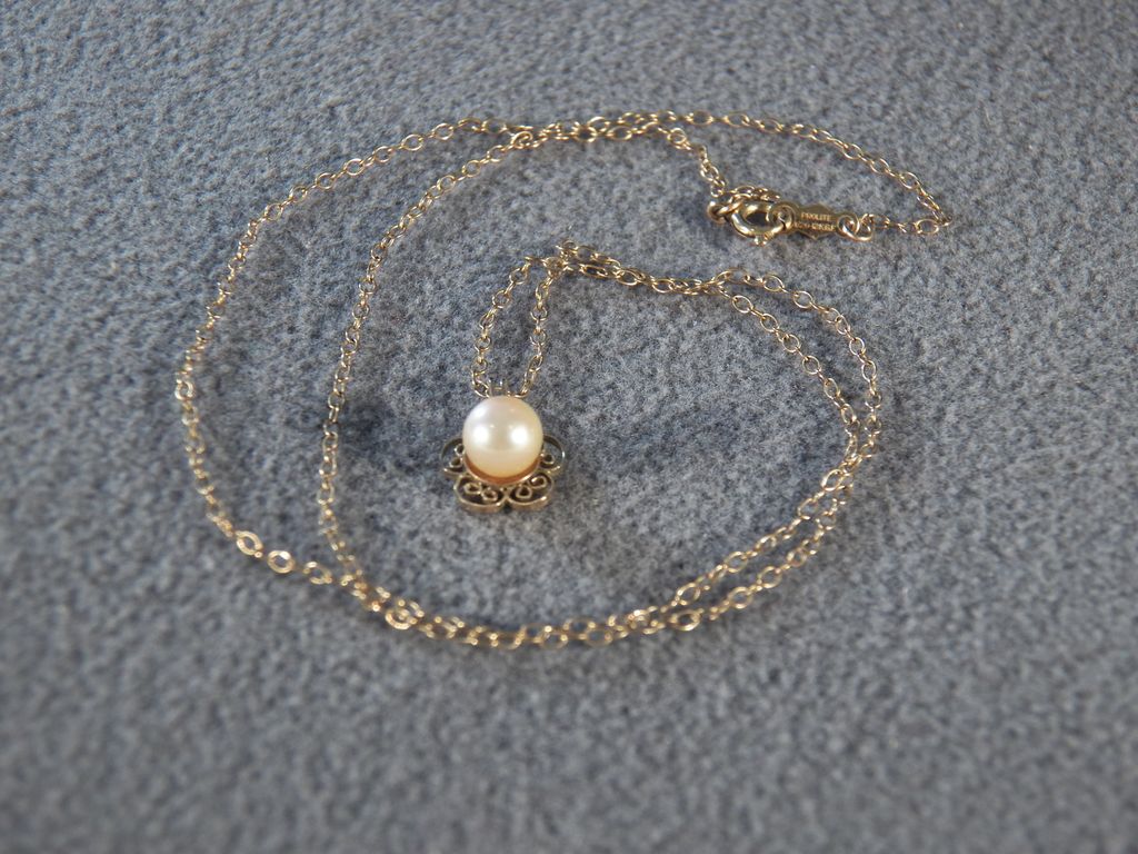 Vintage 12 K Yellow Gold Cultured Pearl Fancy Filigree Pendant Charm Necklace Chain Vintage 12 K Yellow Gold Cultured Pearl Fancy Filigree Pendant Charm Necklace Chain