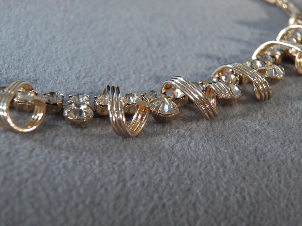 Vintage Goldtone Necklace with Spiral Beads and Round White Rhinestone Accents ** Vintage Goldtone Necklace with Spiral Beads and Round White Rhinestone Accents **