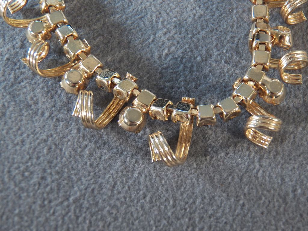 Vintage Goldtone Necklace with Spiral Beads and Round White Rhinestone Accents ** Vintage Goldtone Necklace with Spiral Beads and Round White Rhinestone Accents **