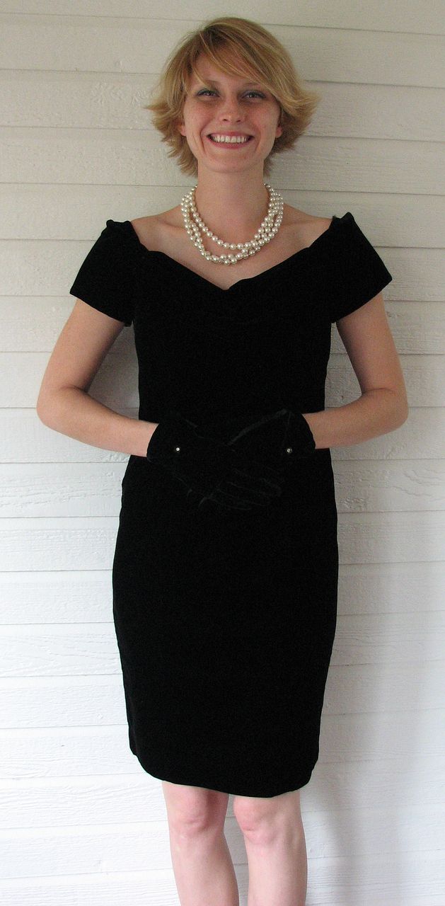 Vintage Dress Leslie Fay Velvet Black 1980s Vintage Dress Leslie Fay Velvet Black 1980s