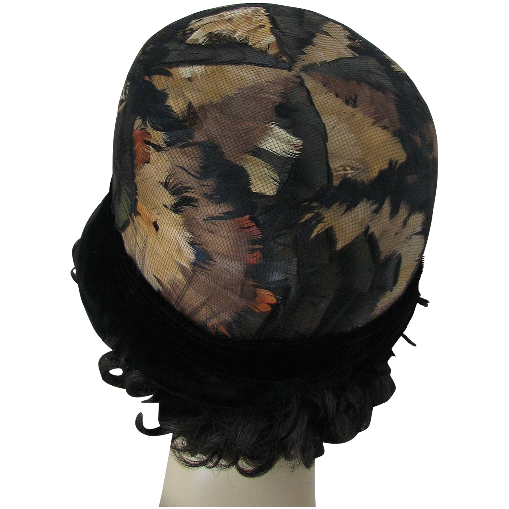 Hat Feathers Velvet 1950s Black Cloche Hat Feathers Velvet 1950s Black Cloche