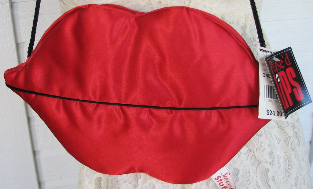 Purse Lips Valentines Day NWT Red Satin Purse Lips Valentines Day NWT Red Satin