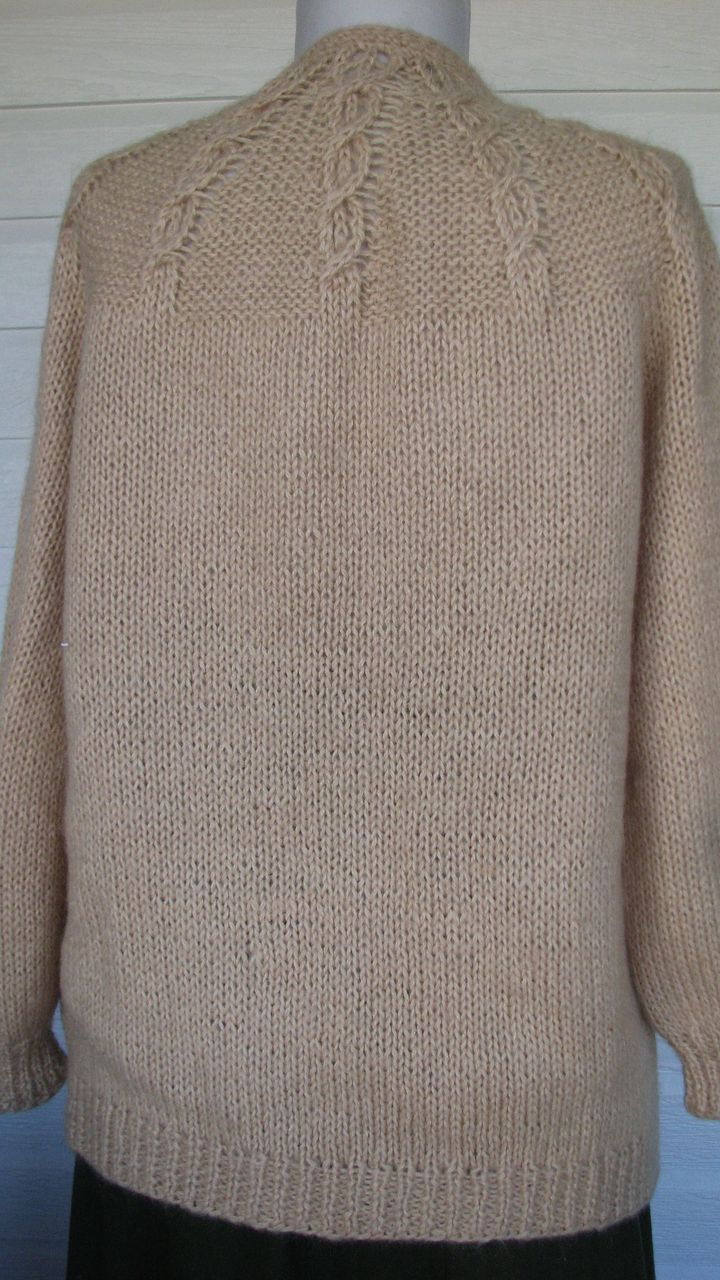 Cardigan Knitted Honey Wheat Cable VTG. Cardigan Knitted Honey Wheat Cable VTG.