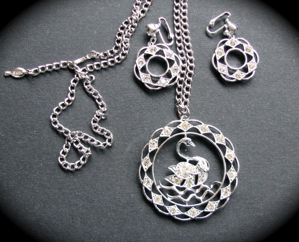 Sarah Coventry Swan Lake Set 1972 Necklace Earrings Sarah Coventry Swan Lake Set 1972 Necklace Earrings