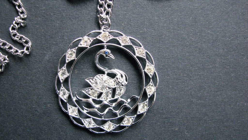 Sarah Coventry Swan Lake Set 1972 Necklace Earrings Sarah Coventry Swan Lake Set 1972 Necklace Earrings
