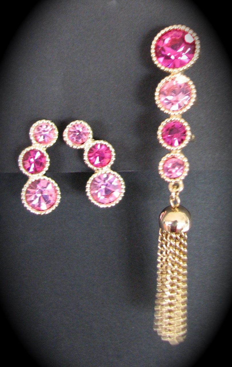 Sarah Coventry Saucy Brooch and Earrings Set 1960s Pink Sarah Coventry Saucy Brooch and Earrings Set 1960s Pink