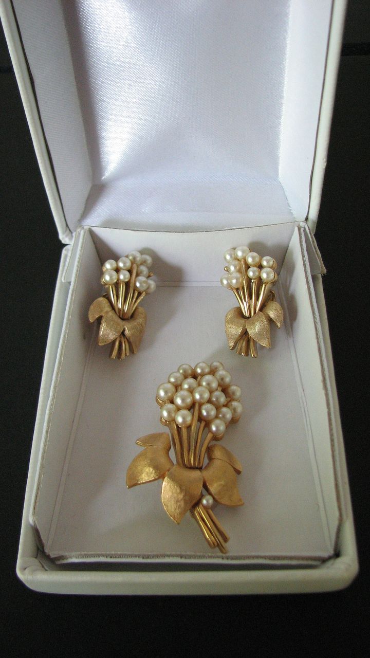 Vintage Trifari Demi Parure Bouquets Vintage Trifari Demi Parure Bouquets