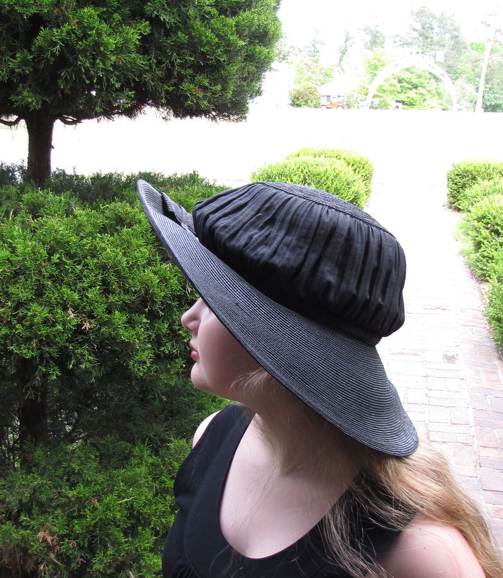 Beautiful 1950's Fine Straw Hat by Lilly Dache Beautiful 1950's Fine Straw Hat by Lilly Dache