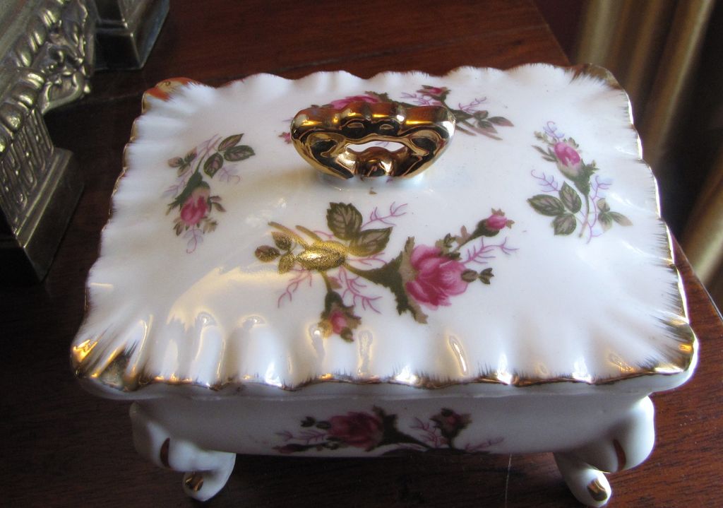 Beautiful Moss Rose Gilt Footed Trinket Box Mid Century Japan Beautiful Moss Rose Gilt Footed Trinket Box Mid Century Japan