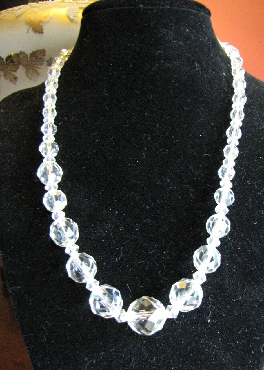 Lovely Vintage 18" Graduated Faceted Crystal Necklace Lovely Vintage 18" Graduated Faceted Crystal Necklace