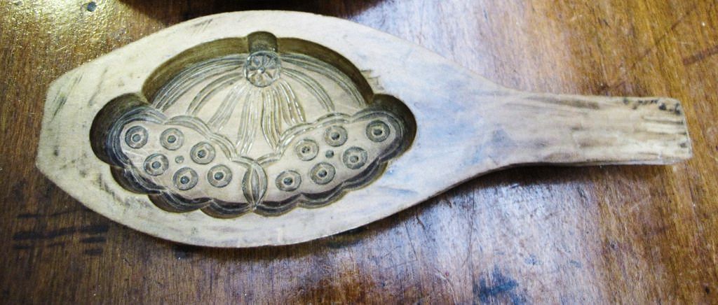 Super Pair of Hand Carved Hardwood Antique Molds Super Pair of Hand Carved Hardwood Antique Molds