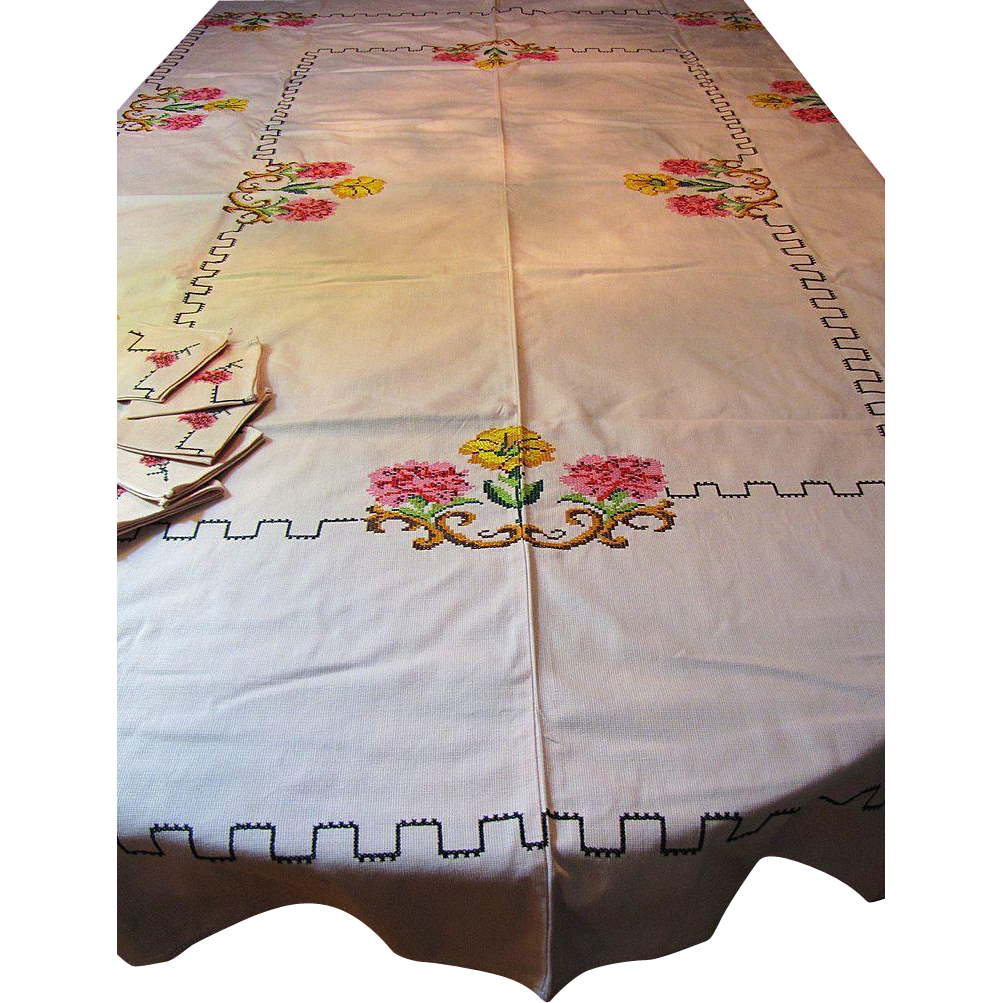 Beautiful Vintage Hand Cross Stiched Floral Tablecloth with 8 Napkins Beautiful Vintage Hand Cross Stiched Floral Tablecloth with 8 Napkins