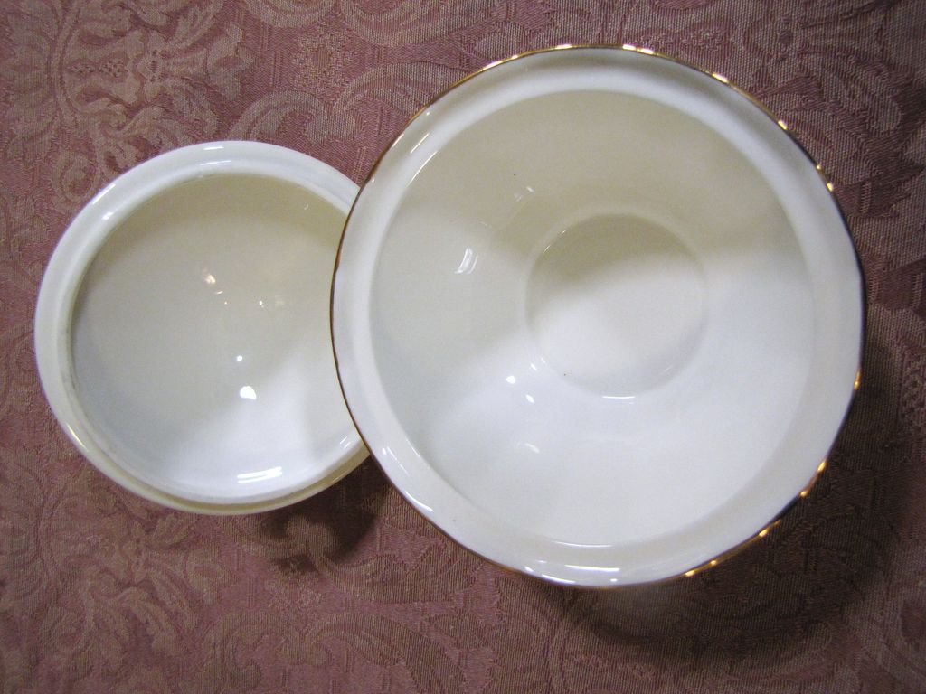 Super English Royal Vale Bone China Lidded Sugar Super English Royal Vale Bone China Lidded Sugar