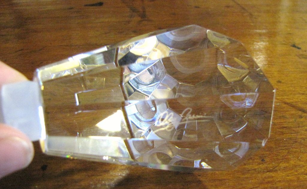 Signed Oleg Cassini Designer Faceted Crystal Bottle Stopper, small flake Signed Oleg Cassini Designer Faceted Crystal Bottle Stopper, small flake