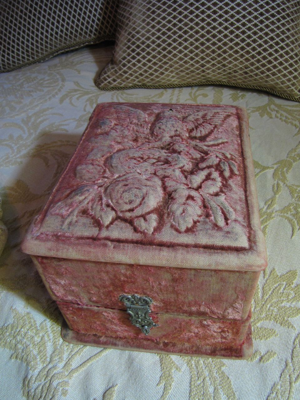 Fabulous 19th Century Velvet Candy Box, Bird with Nest, Old Lace Interior Fabulous 19th Century Velvet Candy Box, Bird with Nest, Old Lace Interior