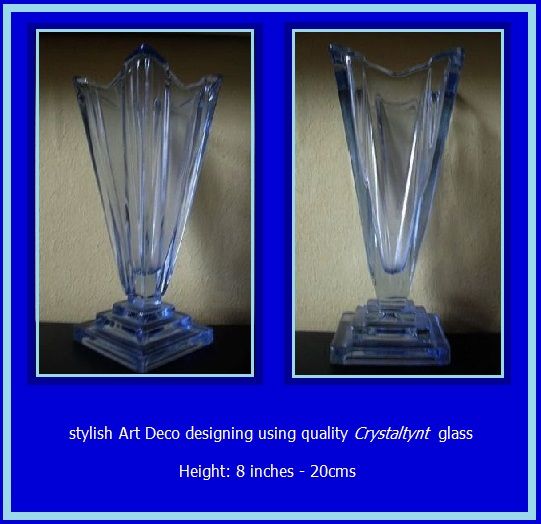 Beautiful Bagley Glass Vase. WYNDHAM pattern, by Hardie Williamson. England. Circa 1933. Beautiful Bagley Glass Vase. WYNDHAM pattern, by Hardie Williamson. England. Circa 1933.