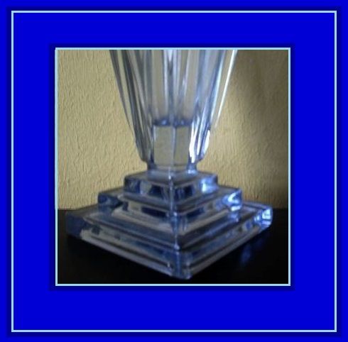 Beautiful Bagley Glass Vase. WYNDHAM pattern, by Hardie Williamson. England. Circa 1933. Beautiful Bagley Glass Vase. WYNDHAM pattern, by Hardie Williamson. England. Circa 1933.