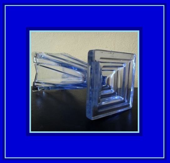 Beautiful Bagley Glass Vase. WYNDHAM pattern, by Hardie Williamson. England. Circa 1933. Beautiful Bagley Glass Vase. WYNDHAM pattern, by Hardie Williamson. England. Circa 1933.