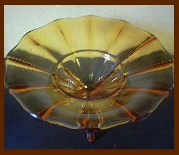A Beautiful & Stylish Art Deco Amber Glass Center Piece by S Muller & Co. A Beautiful & Stylish Art Deco Amber Glass Center Piece by S Muller & Co.