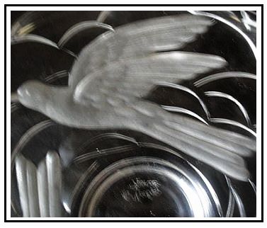 Verlys French Glass Large "Trois Oiseaux" Bowl / Charger. Signed. Verlys French Glass Large "Trois Oiseaux" Bowl / Charger. Signed.