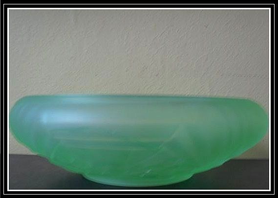 Fabulous 1930's Art Deco Uranium Green Glass Bowl by Jobling, England. Fabulous 1930's Art Deco Uranium Green Glass Bowl by Jobling, England.