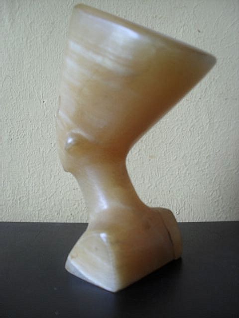 Vintage Original 1920s Alabaster Egyptian Bust Figurine of Queen Nefertiti Vintage Original 1920s Alabaster Egyptian Bust Figurine of Queen Nefertiti