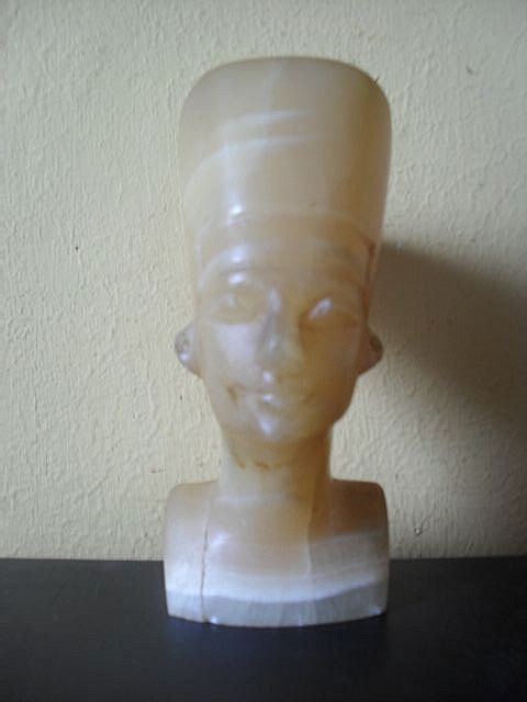 Vintage Original 1920s Alabaster Egyptian Bust Figurine of Queen Nefertiti Vintage Original 1920s Alabaster Egyptian Bust Figurine of Queen Nefertiti