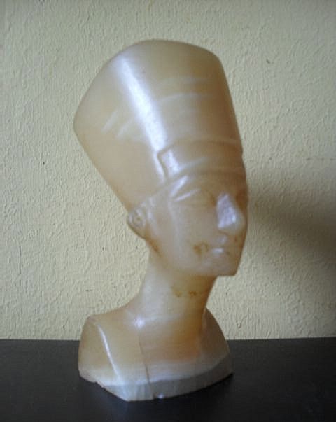 Vintage Original 1920s Alabaster Egyptian Bust Figurine of Queen Nefertiti Vintage Original 1920s Alabaster Egyptian Bust Figurine of Queen Nefertiti
