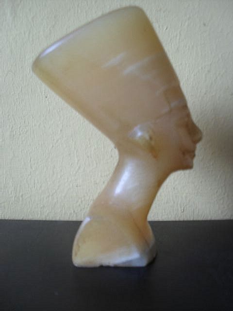 Vintage Original 1920s Alabaster Egyptian Bust Figurine of Queen Nefertiti Vintage Original 1920s Alabaster Egyptian Bust Figurine of Queen Nefertiti