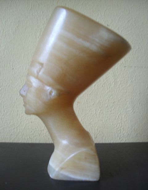 Vintage Original 1920s Alabaster Egyptian Bust Figurine of Queen Nefertiti Vintage Original 1920s Alabaster Egyptian Bust Figurine of Queen Nefertiti