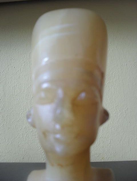 Vintage Original 1920s Alabaster Egyptian Bust Figurine of Queen Nefertiti Vintage Original 1920s Alabaster Egyptian Bust Figurine of Queen Nefertiti