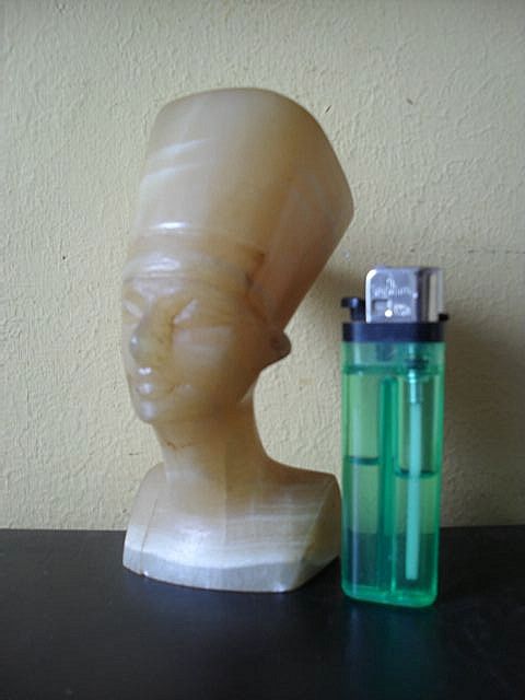 Vintage Original 1920s Alabaster Egyptian Bust Figurine of Queen Nefertiti Vintage Original 1920s Alabaster Egyptian Bust Figurine of Queen Nefertiti