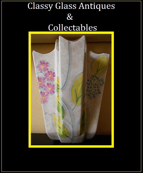 Art Deco Pottery Wall Pocket Vase by Arthur Wood, England. Art Deco Pottery Wall Pocket Vase by Arthur Wood, England.